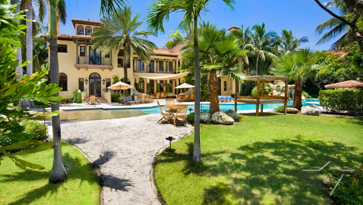 Villa Florence in Miami, USA - White Blancmange