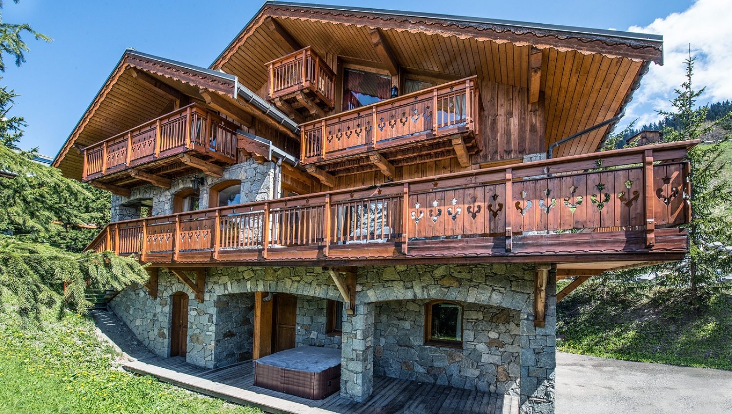 Деревянные балконы альпийских Шале