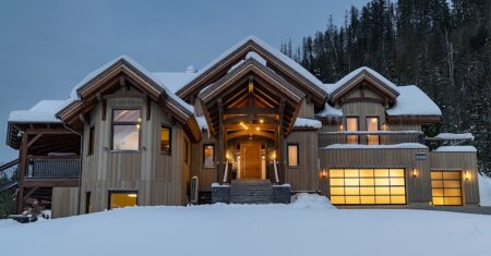 Flying Moose Chalet Luxury Accommodation